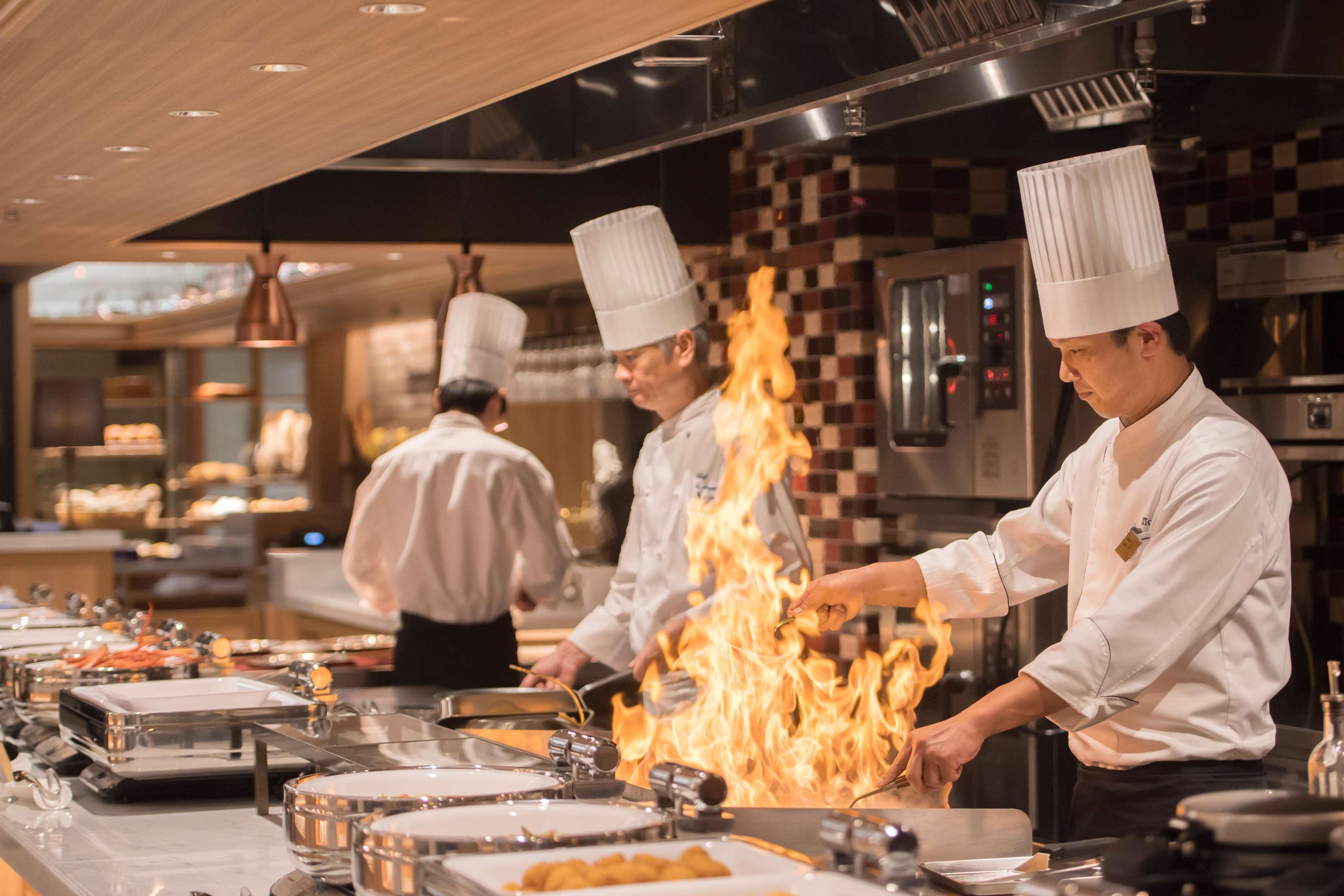 Nagoya Tokyu Hotel Kültér fotó A chef cooking with a blowtorch